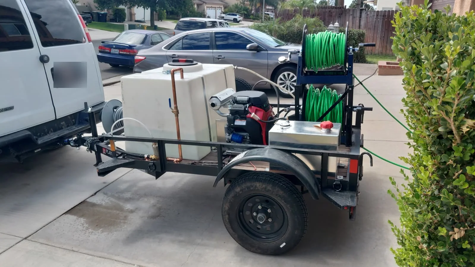 Trailer-mounted hydro jetting equipment with high-pressure hose reels and water tank